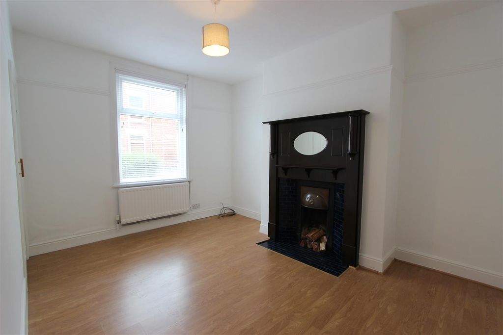 Property photo 2 of 9 Lounge