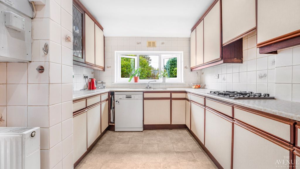 Property photo 3 of 18 4402675