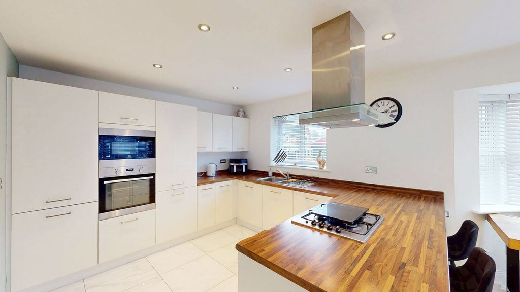 Property photo 3 of 22 Kitchen / Diner