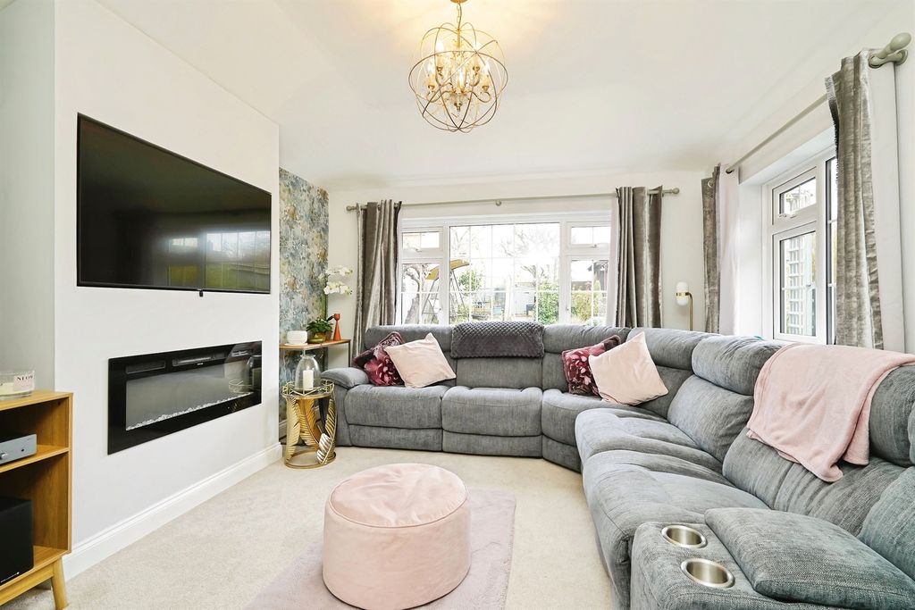 Property photo 3 of 21