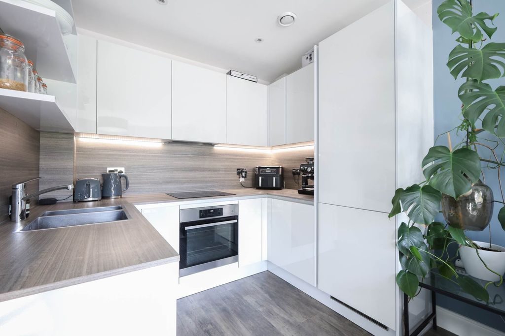 Property photo 3 of 21