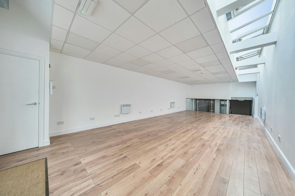 Property photo 3 of 8 13758947690B71d5268cc.Jpg