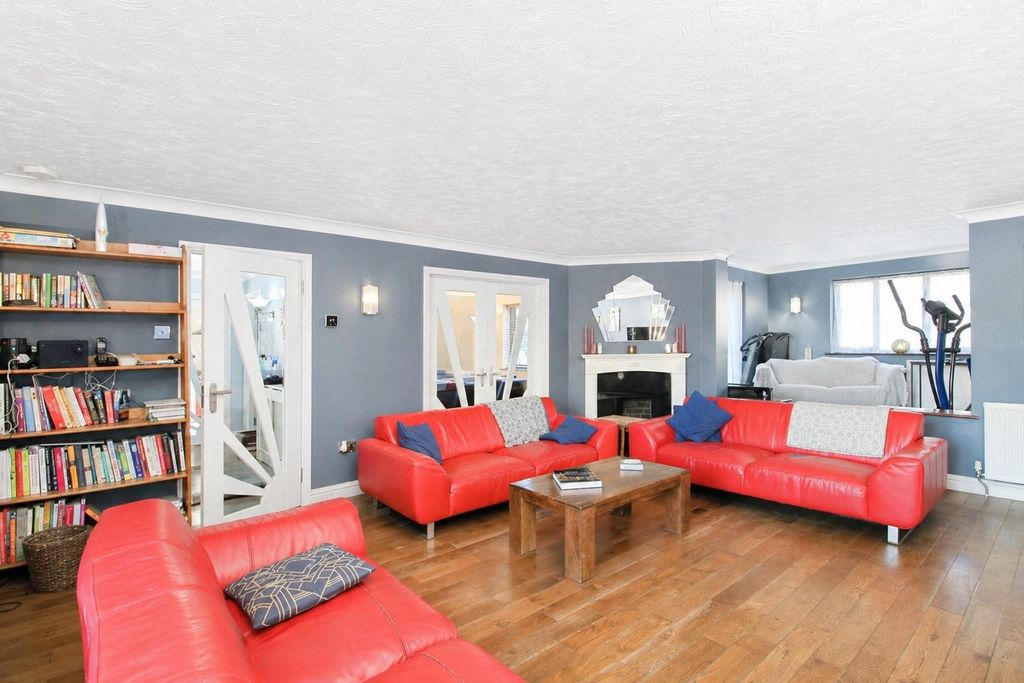 Property photo 2 of 18