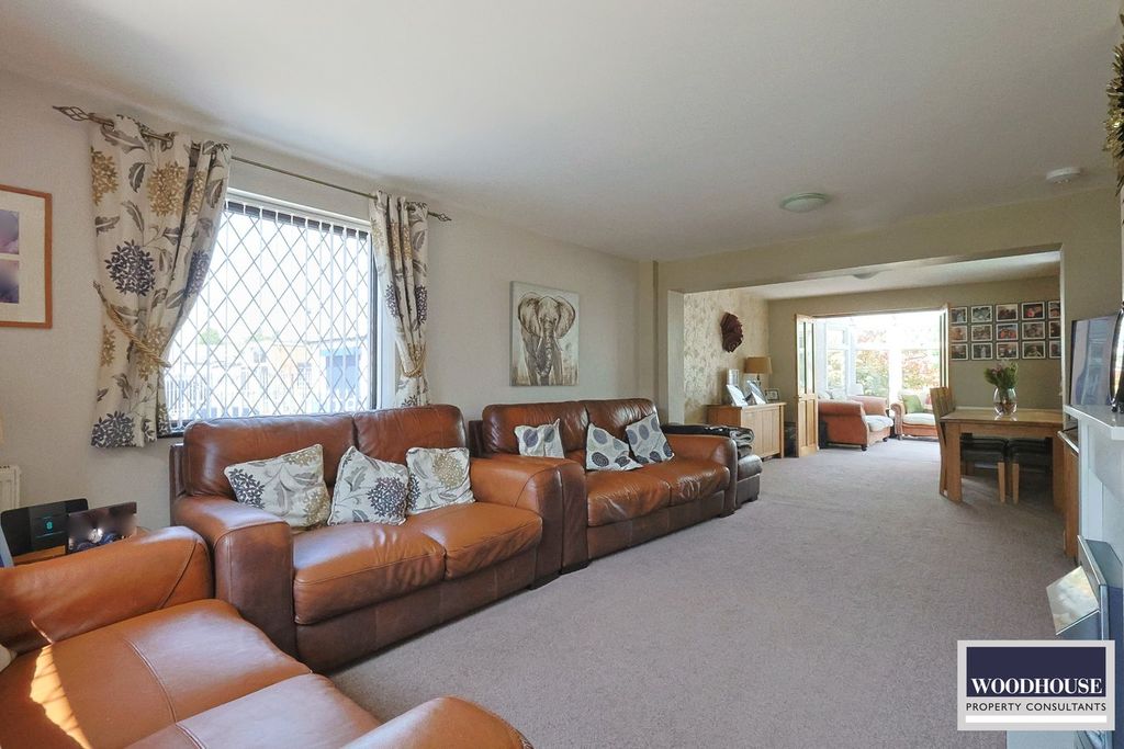 Property photo 2 of 34
