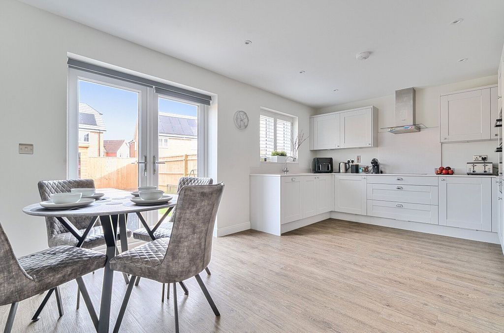 Property photo 2 of 30 Picture No. 25