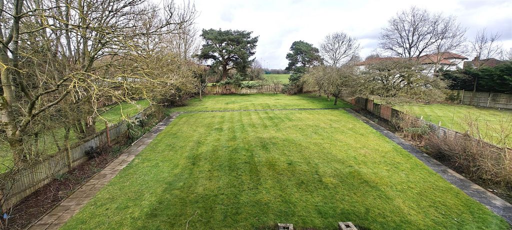 Property photo 1 of 75 Garden