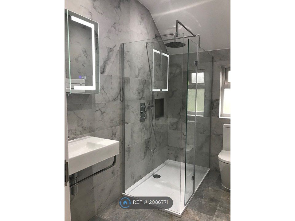 Property photo 1 of 8 Bathroom