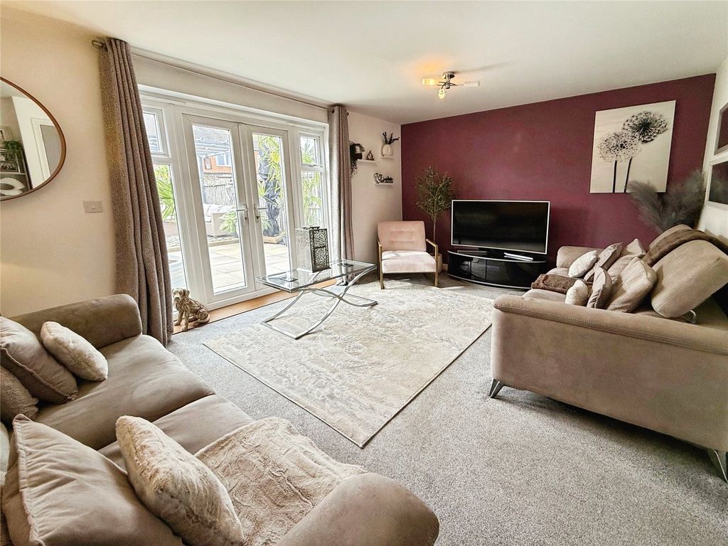 Property photo 2 of 13 Lounge