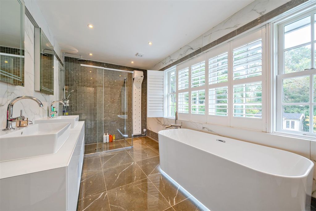 Property photo 3 of 25 1369485-7-68F0ee3290638.Jpg