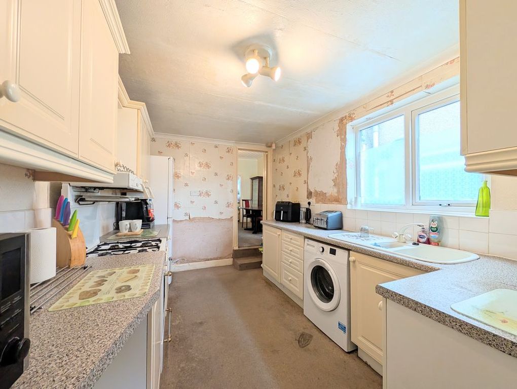 Property photo 2 of 15 Kitchen