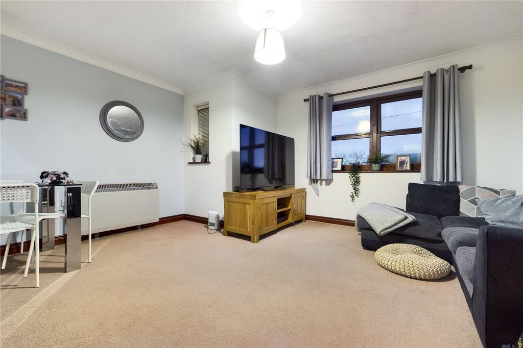 Property photo 3 of 7 Living Room