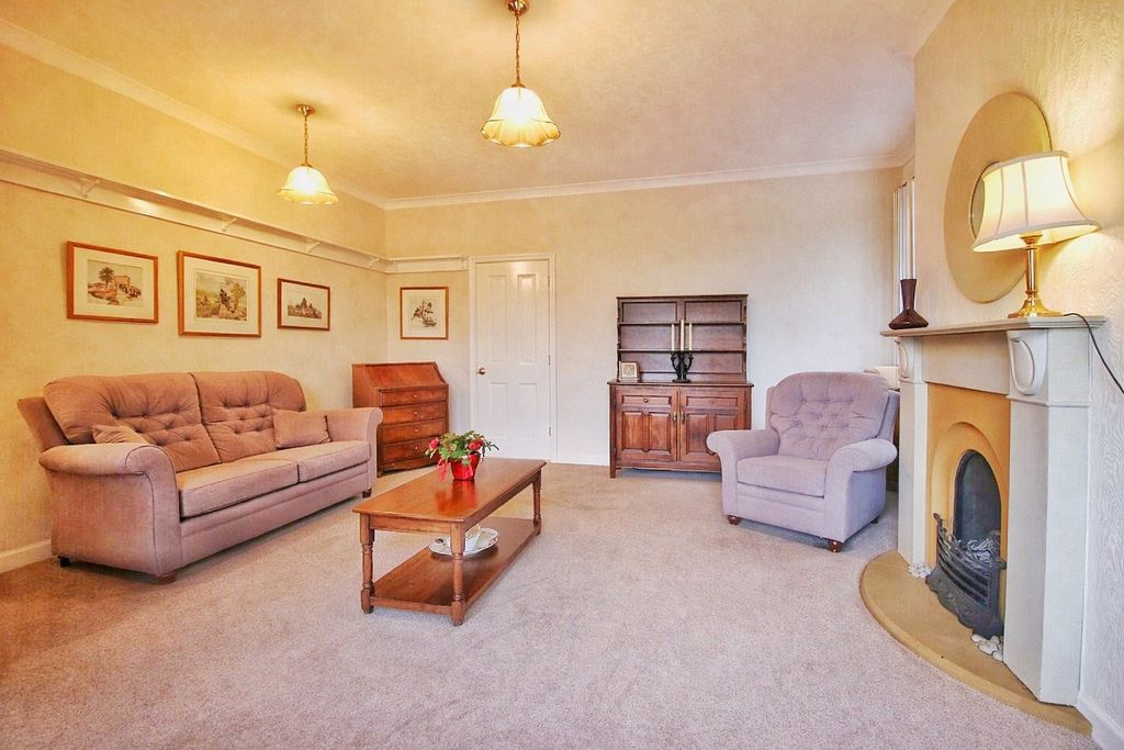 Property photo 3 of 18 Living Room