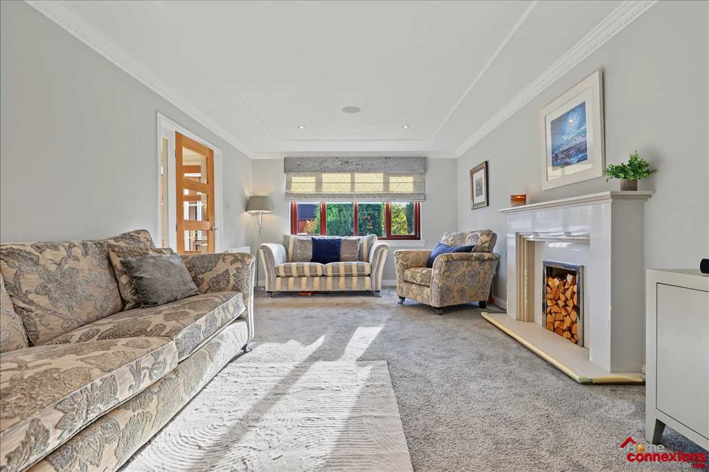 Property photo 2 of 32 Lounge (1)