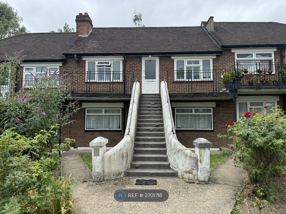 Property photo 1 of 11 Entrance