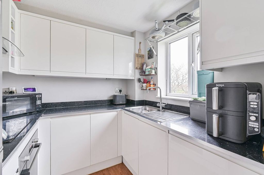 Property photo 2 of 8