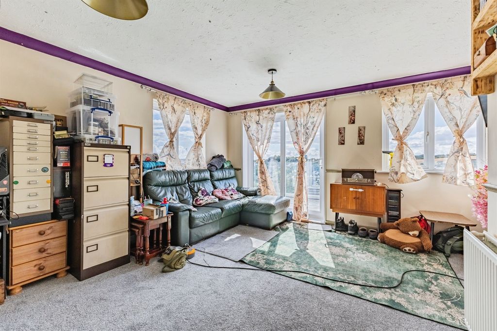 Property photo 2 of 25