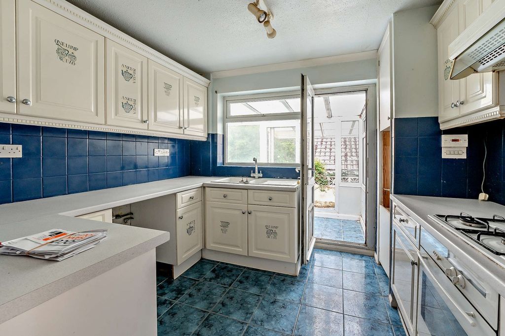 Property photo 2 of 20