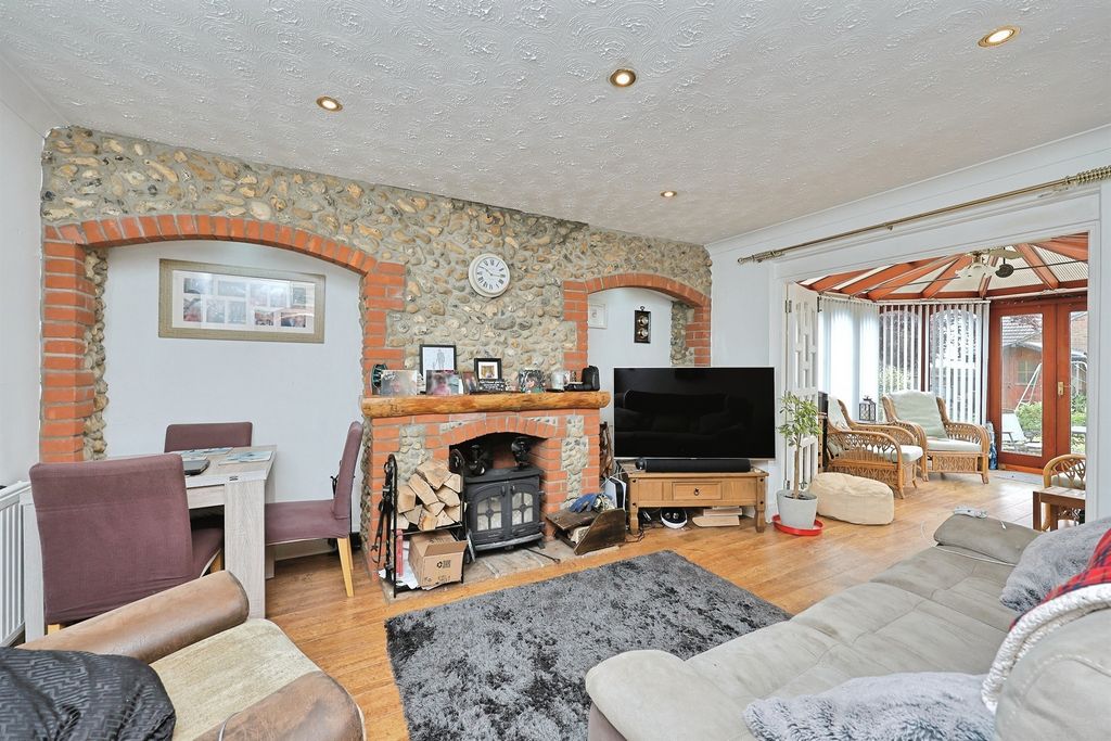 Property photo 2 of 19