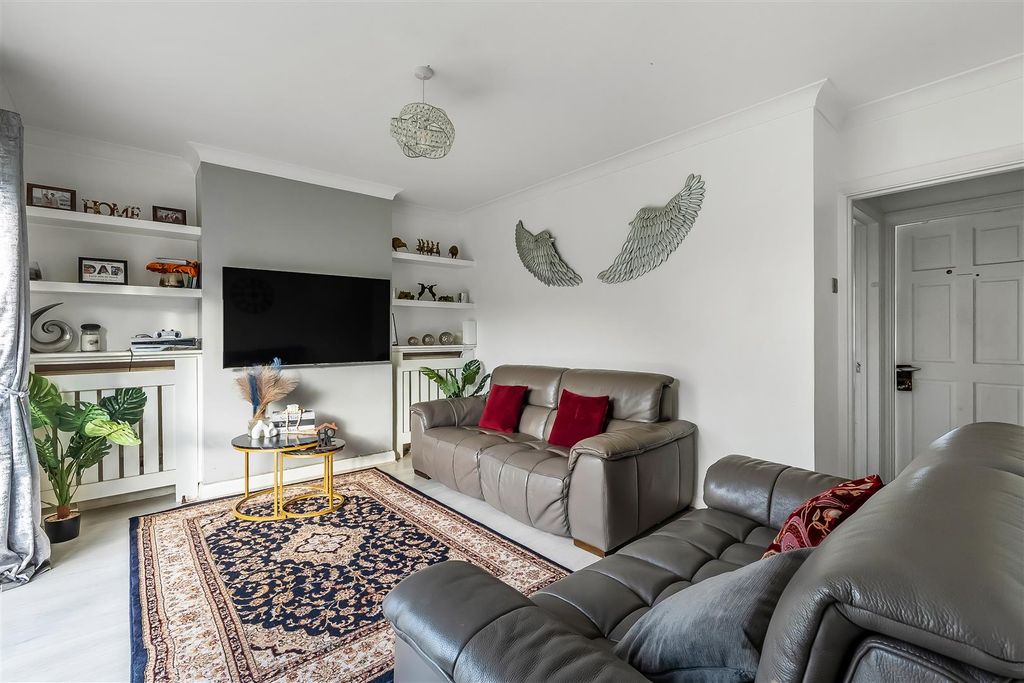 Property photo 2 of 17 2-Saltash-Close-13.Jpg