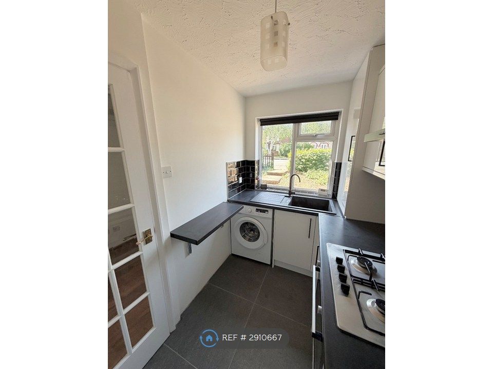 Property photo 1 of 8 Kitchen
