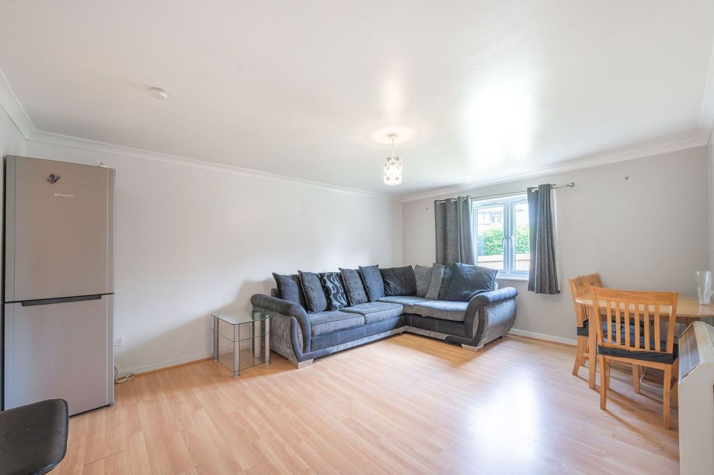 Property photo 2 of 6