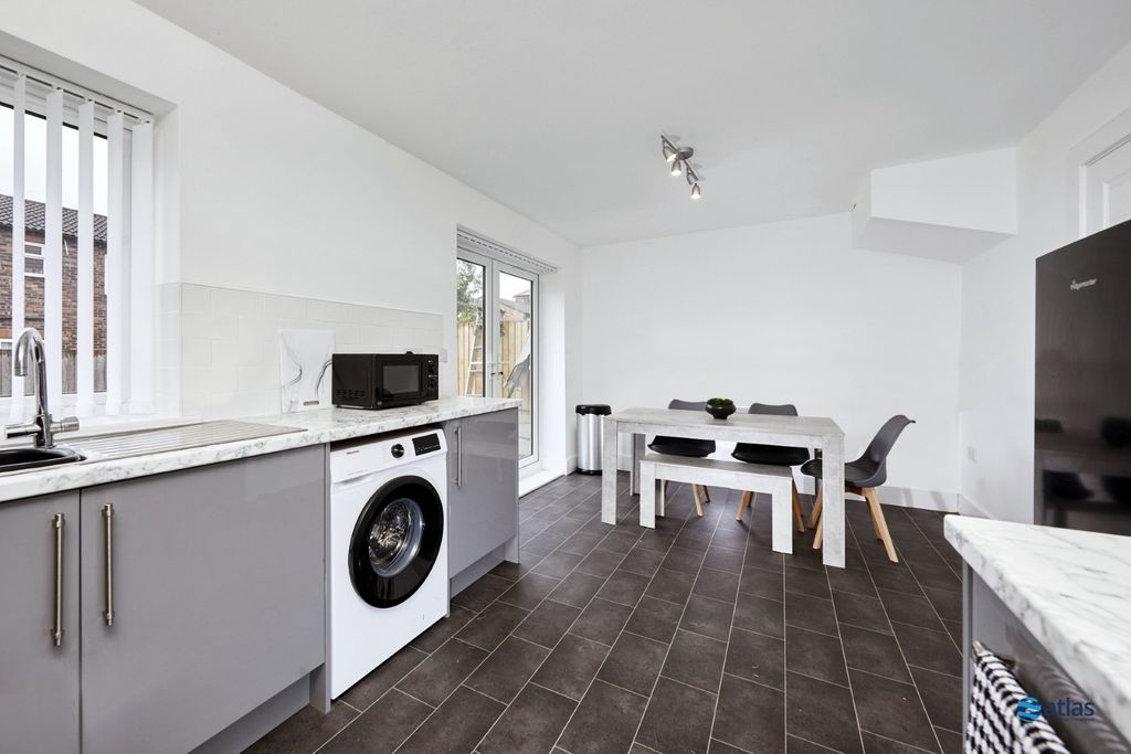 Property photo 3 of 16 Kitchen/Diner