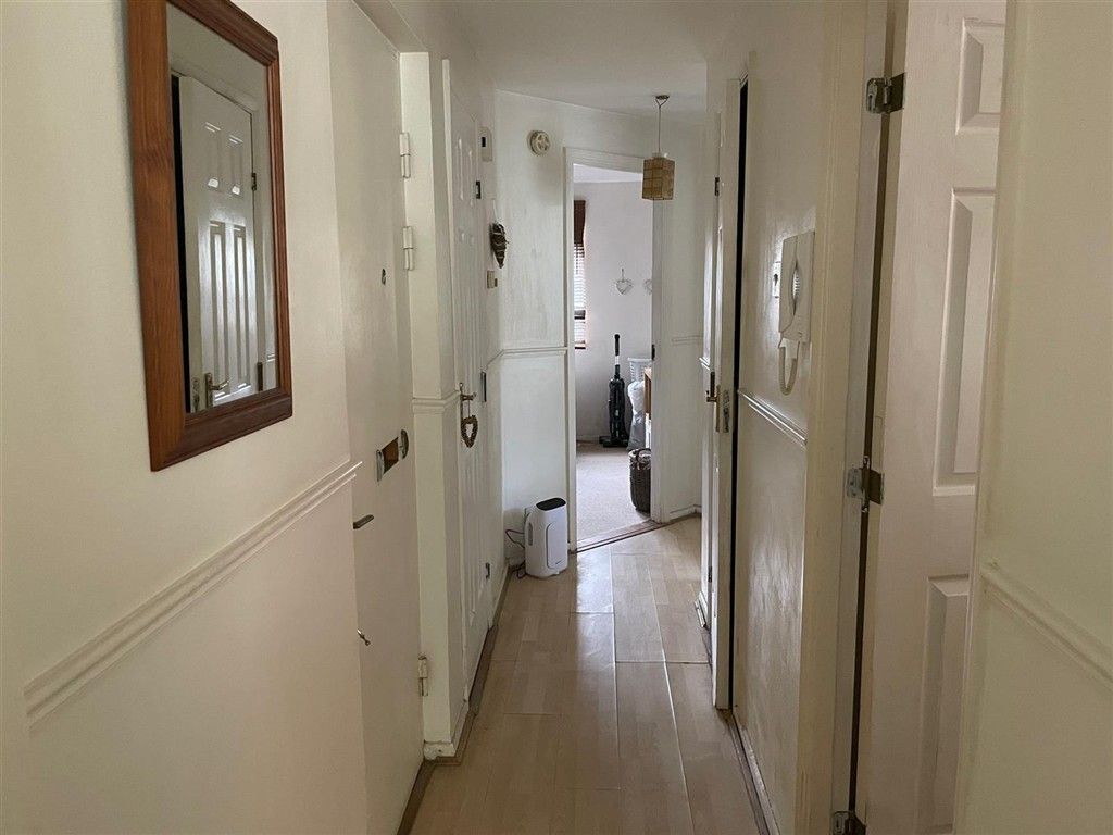 Property photo 2 of 7 Hallway