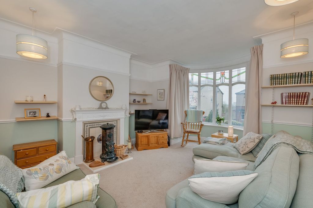 Property photo 2 of 25