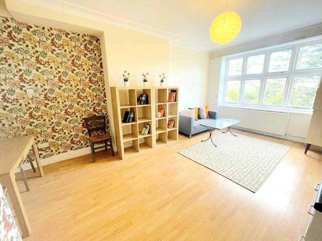 Property photo 3 of 13 Reception