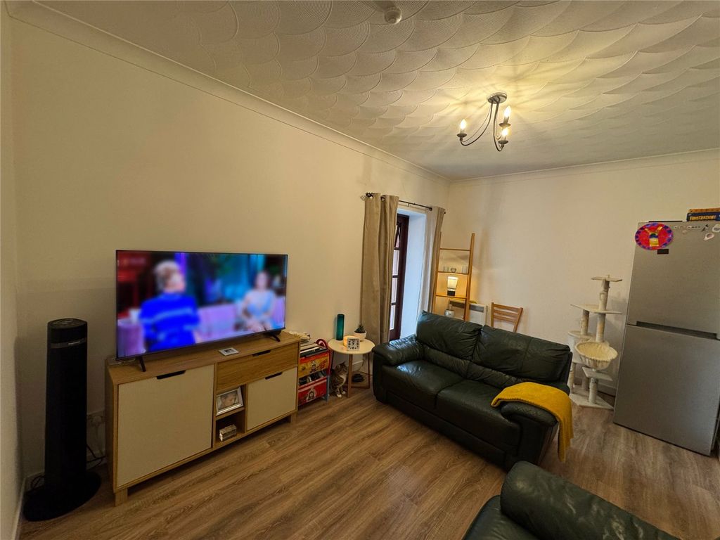 Property photo 2 of 14 Picture No. 17