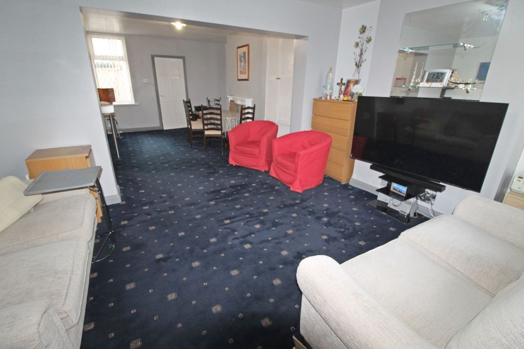 Property photo 2 of 18 Lounge