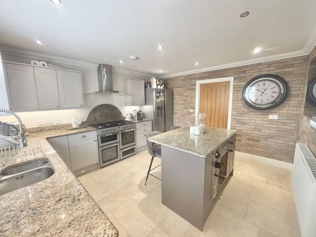 Property photo 1 of 31