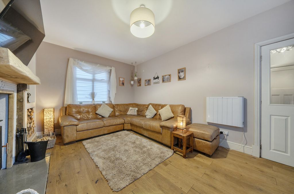 Property photo 3 of 26 1396690-12-695Fd8...