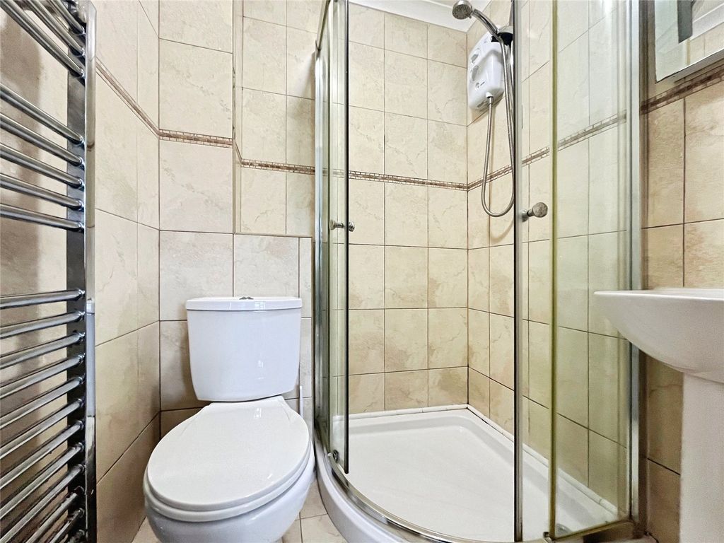 Property photo 2 of 9 En-Suite