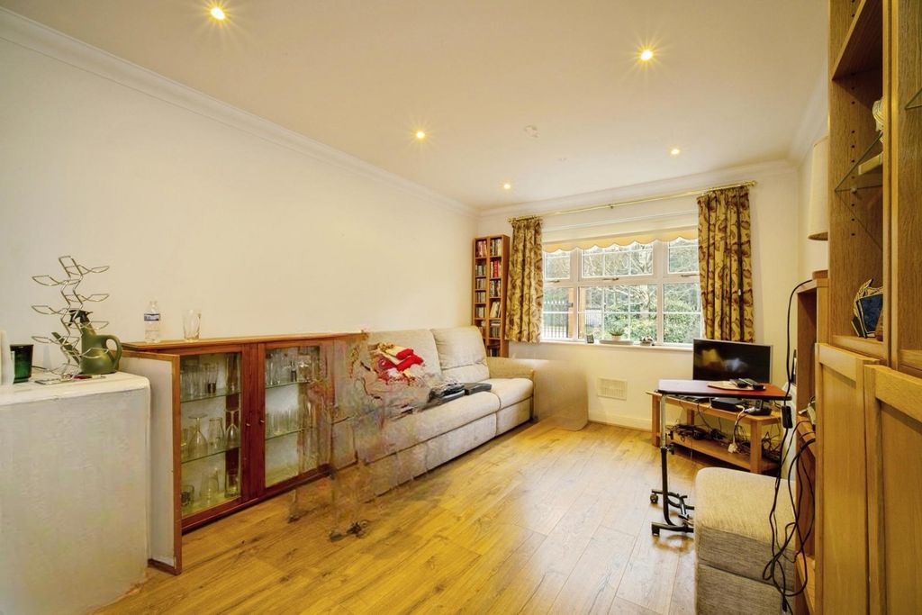 Property photo 3 of 12 Pbox-Img.Jpg