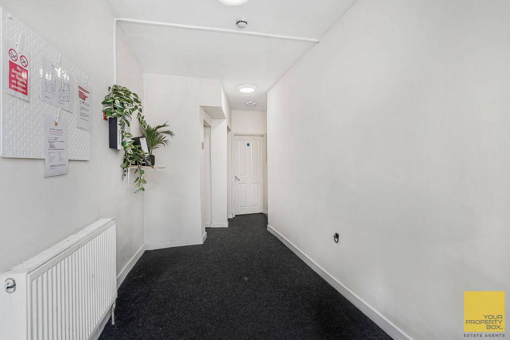 Property photo 2 of 16 79 Lowesmoor-14