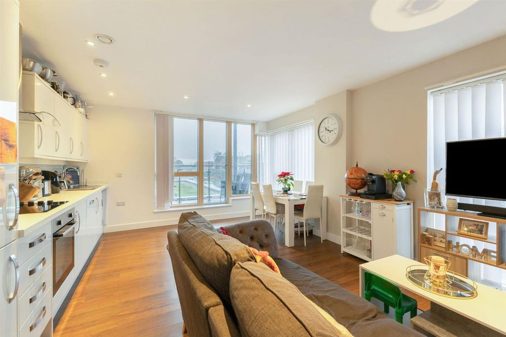 Property photo 2 of 15 102481_3 Causeway Place 1A The Causeway Goring-By-Sea-4 - Copy_Low.Jpg
