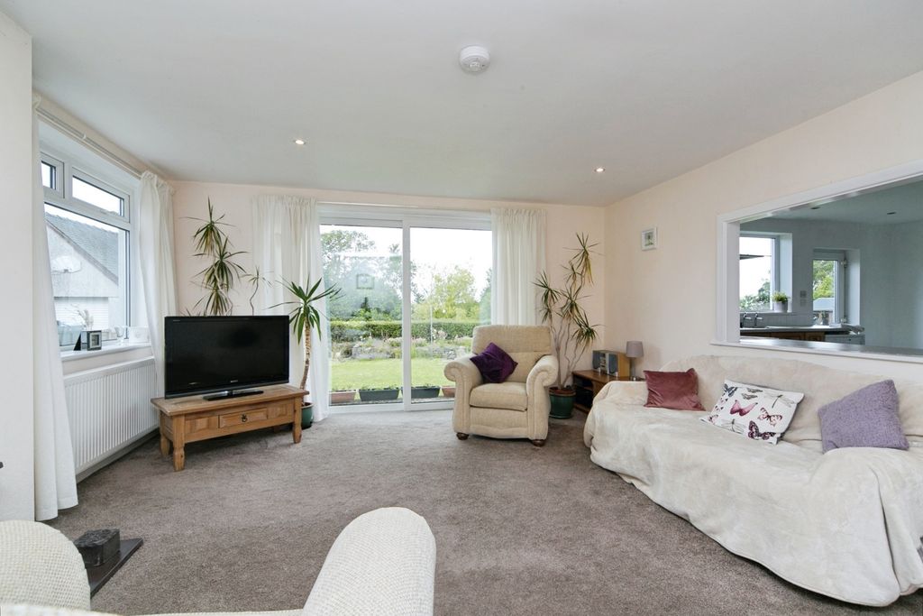 Property photo 2 of 17 Photo