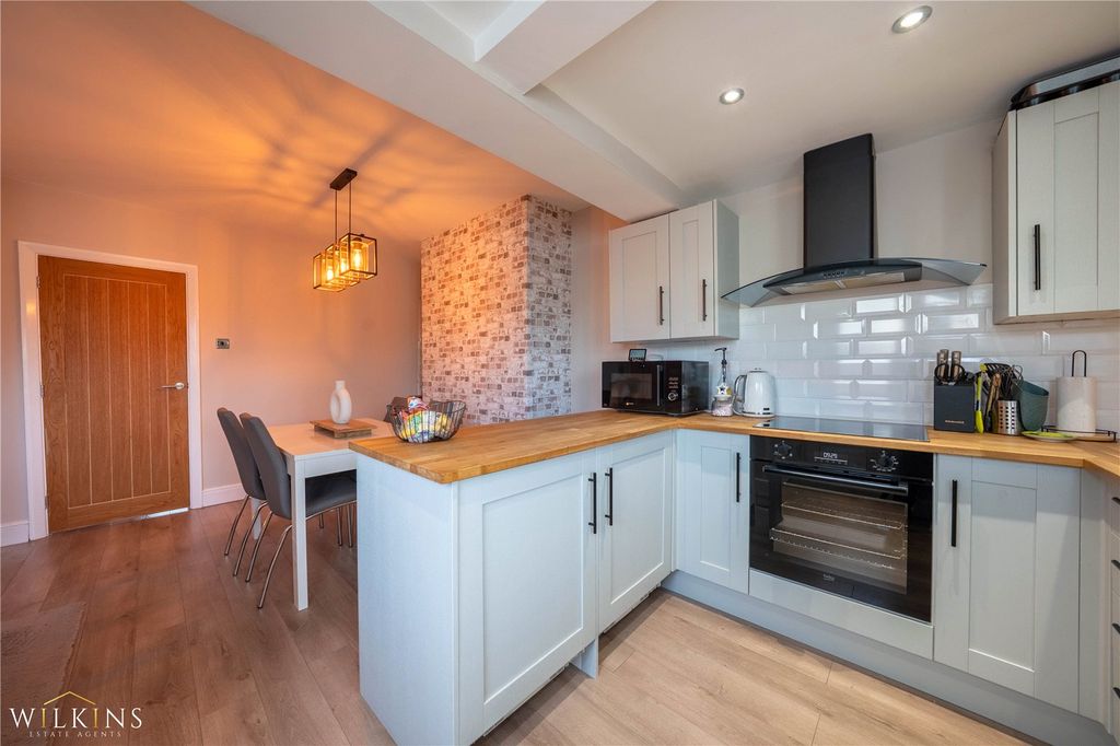 Property photo 2 of 30 Picture No. 21