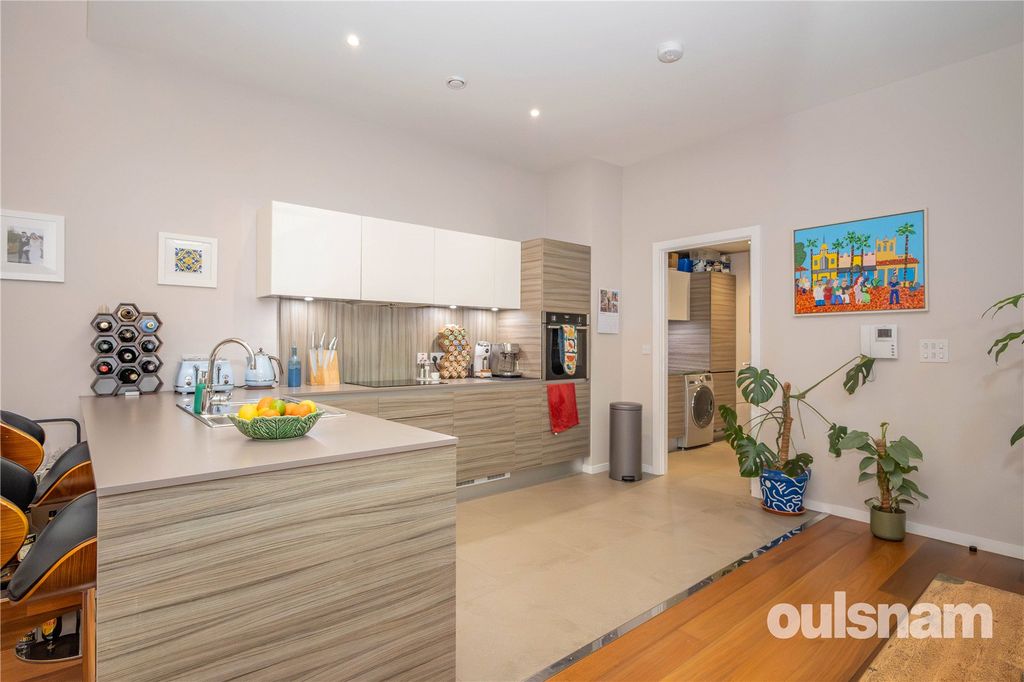 Property photo 3 of 33 Picture No. 24