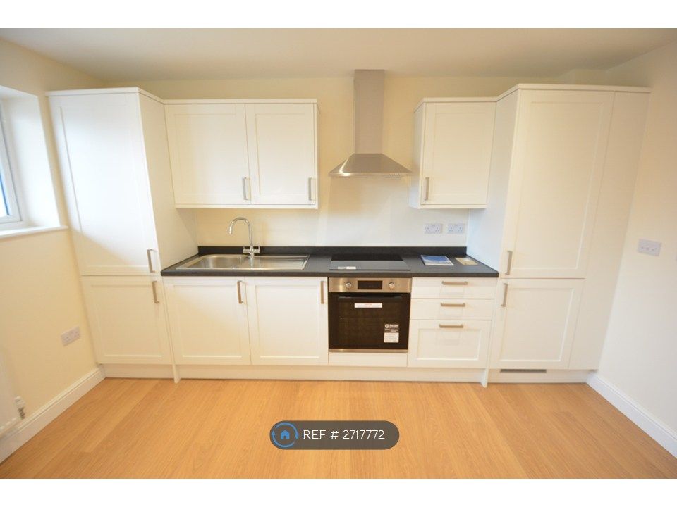 Property photo 2 of 9 Fitted Kitchen