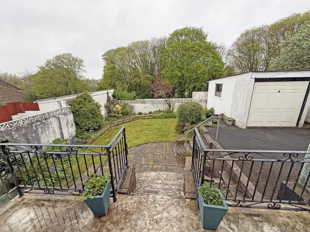 Property photo 2 of 20 Old Woodlands Road 107 - Garden Front.Jpg