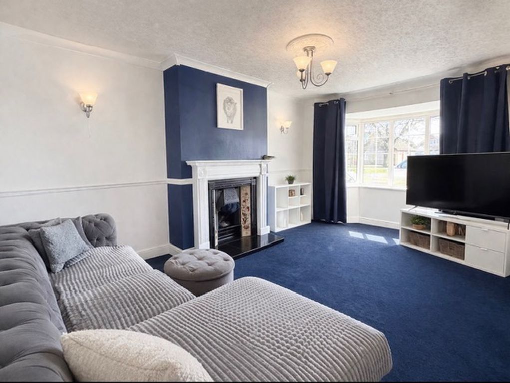 Property photo 2 of 18 Lounge