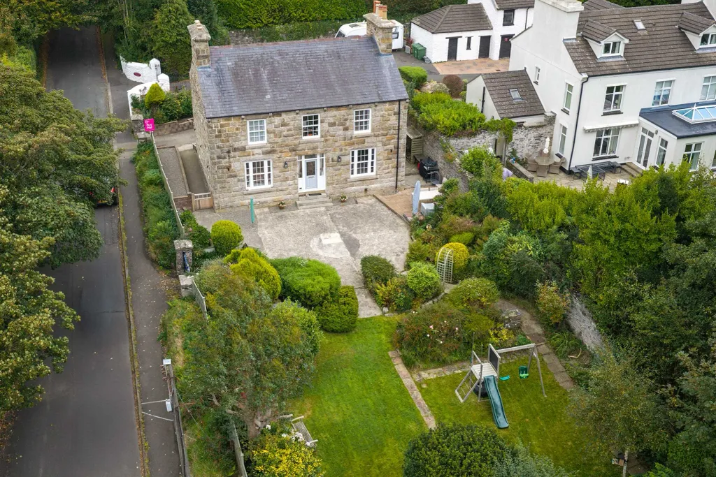 Property photo 2 of 35