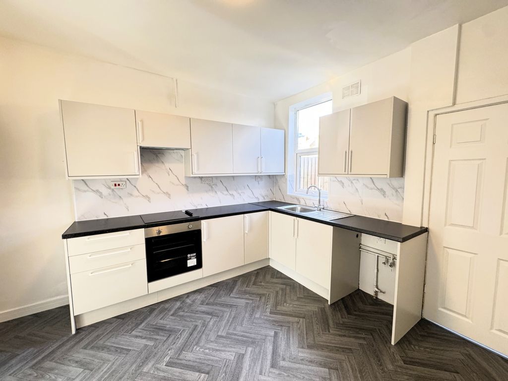 Property photo 3 of 10 Photo 7