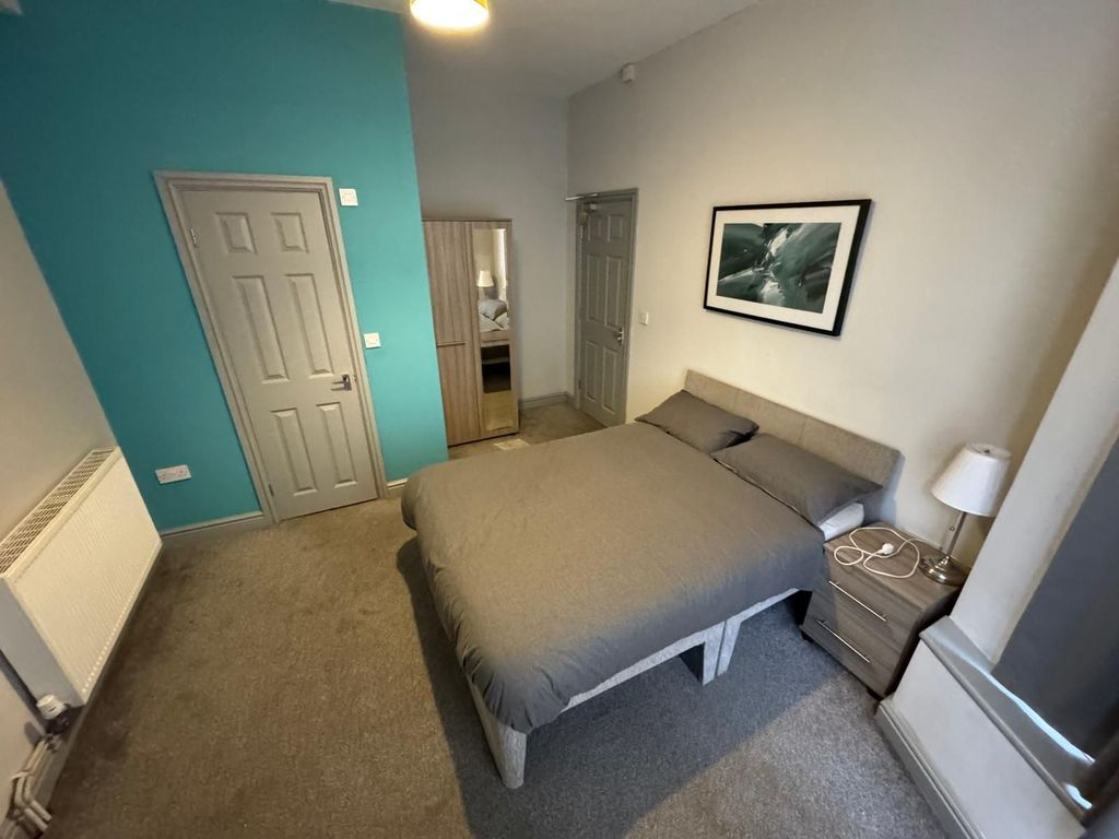 Property photo 1 of 4