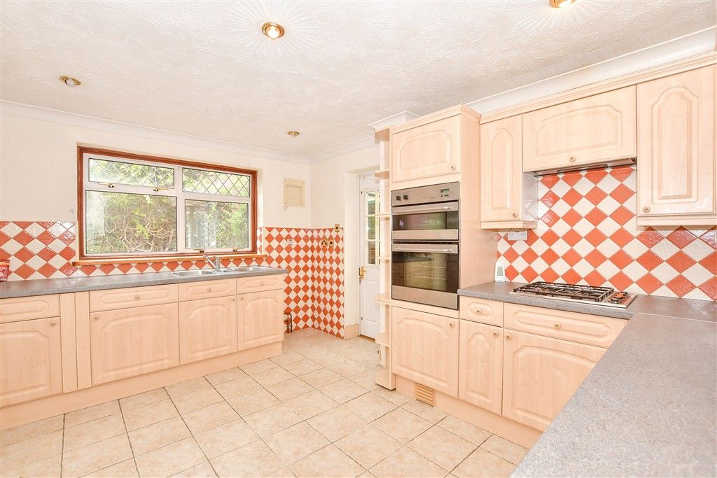 Property photo 3 of 17 Kitchen