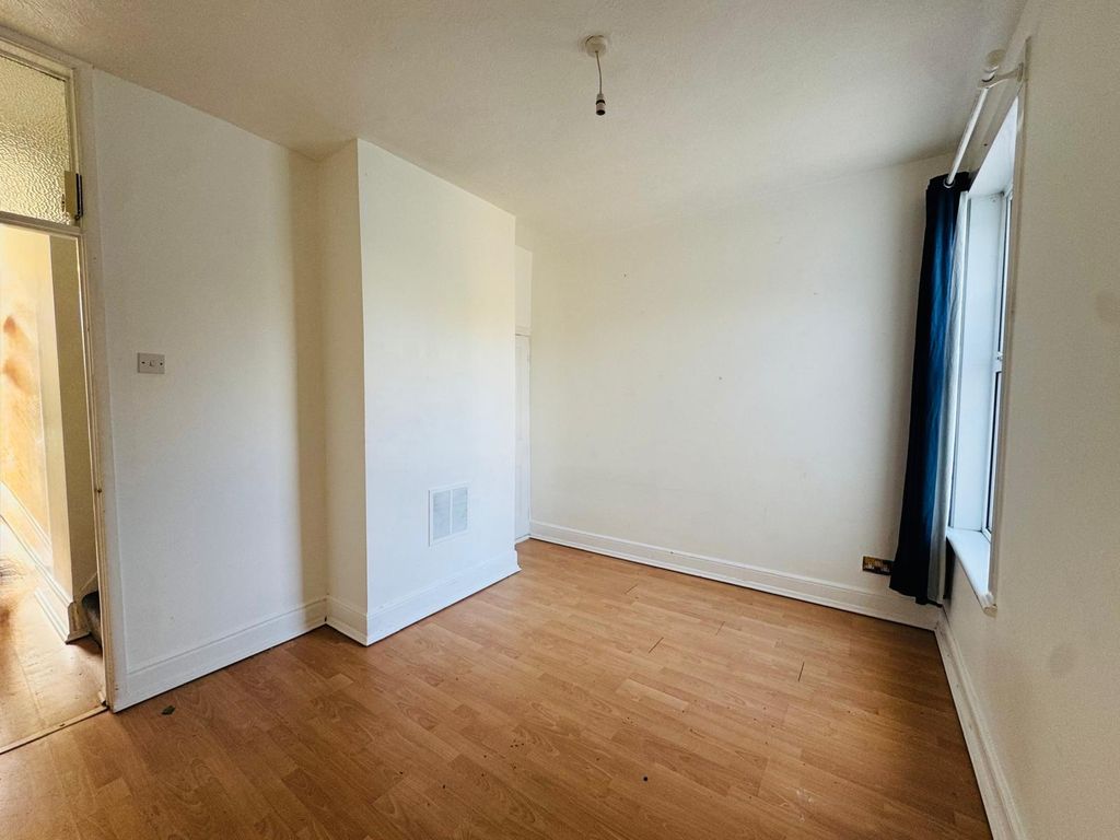 Property photo 3 of 11 Image