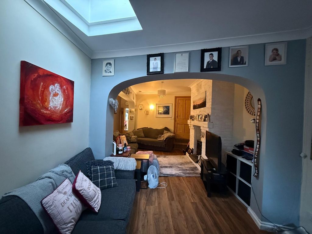 Property photo 3 of 11