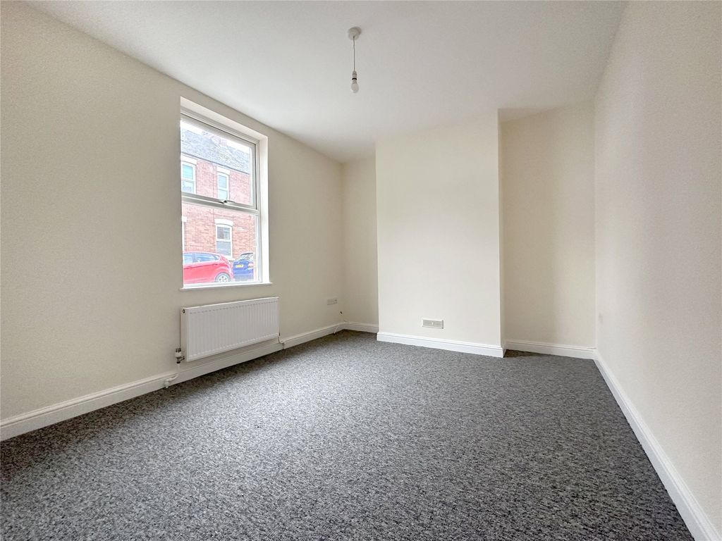 Property photo 3 of 7 Double Bedroom